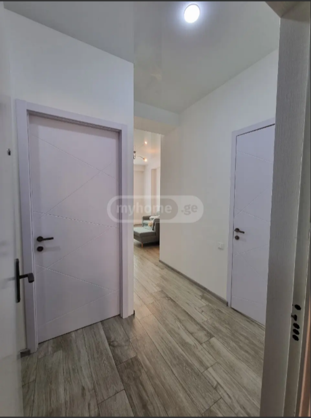 იყიდება 2 ოთახიანი ბინა ნუცუბიძის ფერდობზე